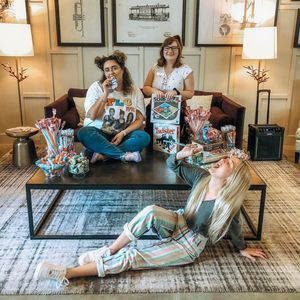 Meet your Posher, Dom